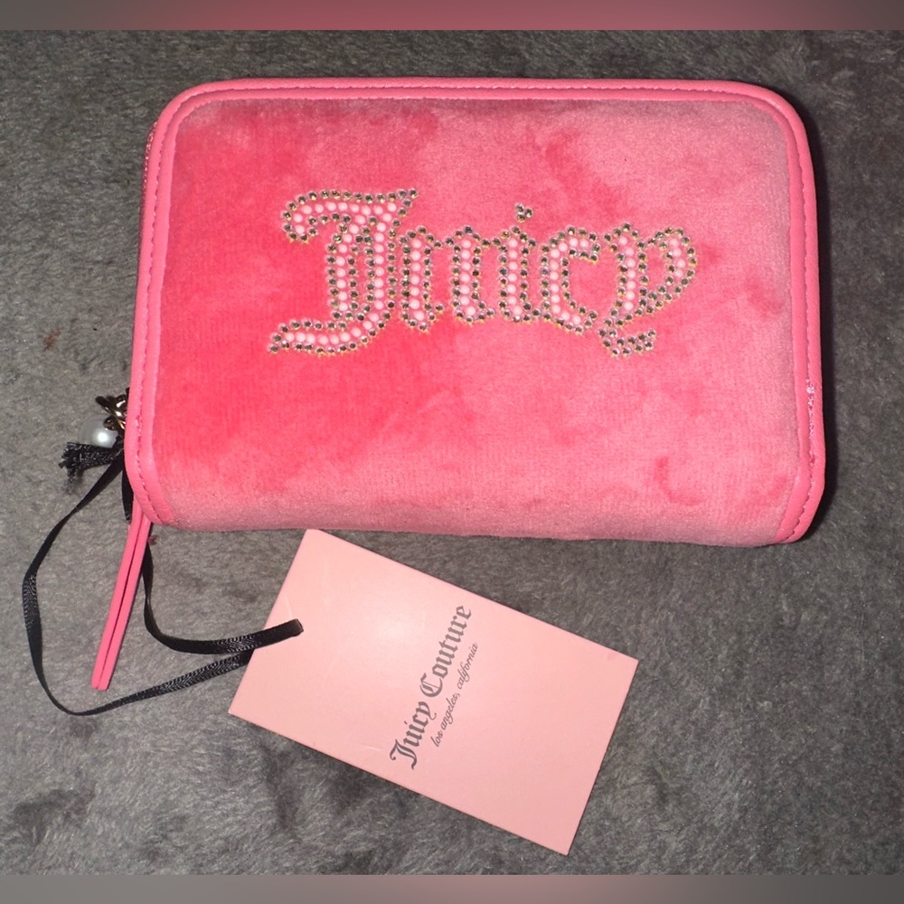 *SOLD* Juicy Couture Velour Y2K Pink Wallet String of Pearls Double Zip Juicy
